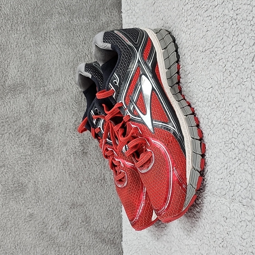 Brooks Adrenaline GTS 16 Red Gray Shoes Men’s Size 8.5